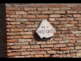 06460 ostia - regio iv - decumanus maximus - vico ciego - schild.jpg